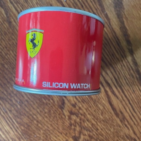 O’Clock Ferrari Store Barcelona Silicone Watch Made in Italy Very Hard to Find - Picture 10 of 11